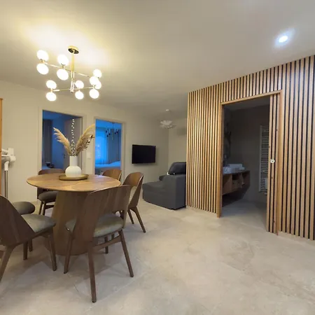 Modern With Alpine Charm In Apartament *